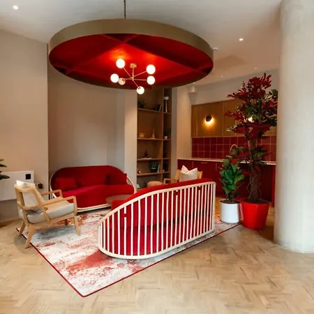 Leonardo Living Modern & Ensuites In