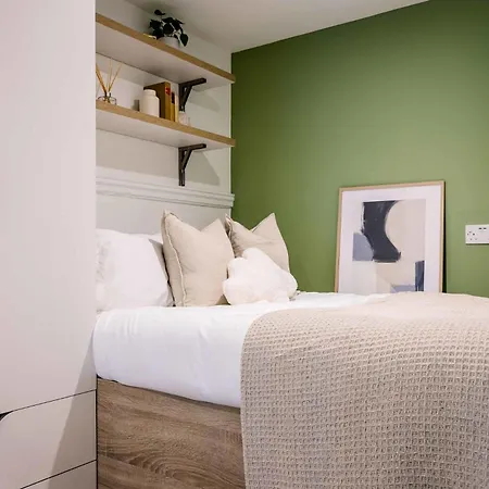 Leonardo Living Modern & Ensuites In * Leeds (West Yorkshire)