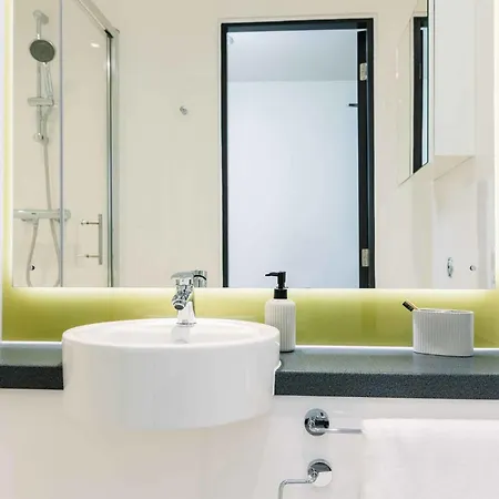Leonardo Living Modern & Ensuites In Leeds (West Yorkshire)