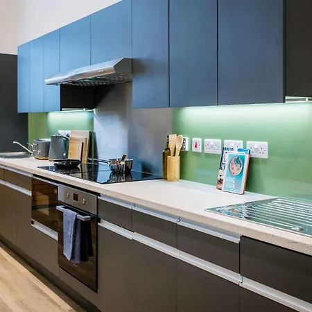 Leonardo Living Modern & Ensuites In