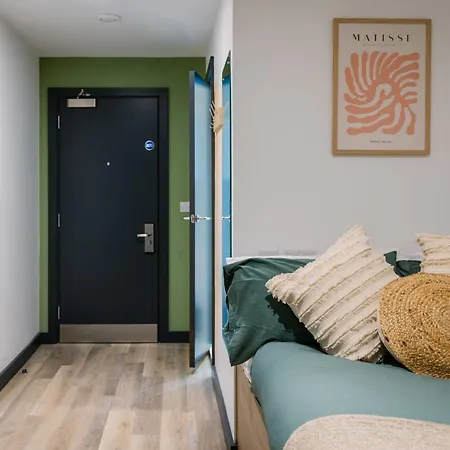 Leonardo Living Modern & Ensuites In Leeds (West Yorkshire)