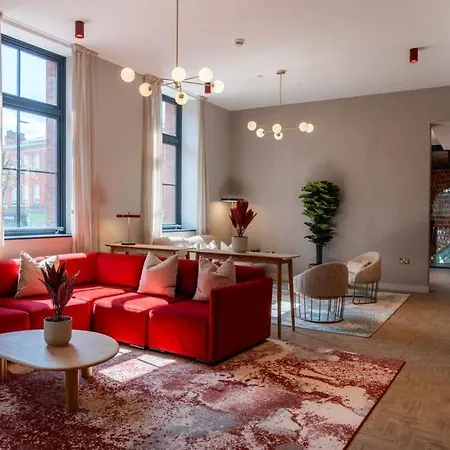 Leonardo Living Modern & Ensuites In